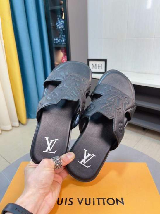 Picture of Louis Vuitton Slippers _SKULVsz38-44mnf04201343